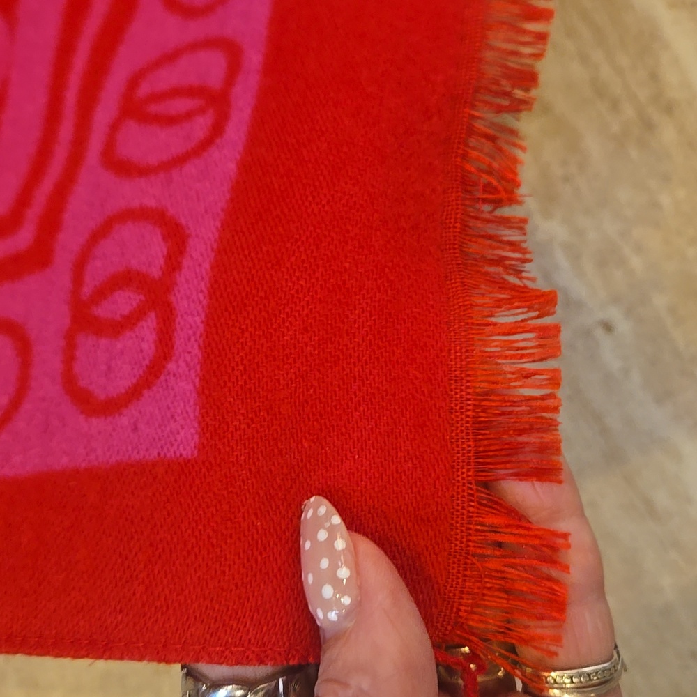 New Bloomingdale's Limited Edition Red/Pink 150'th Anniversary Patterned Scarf - Picture 2 of 9